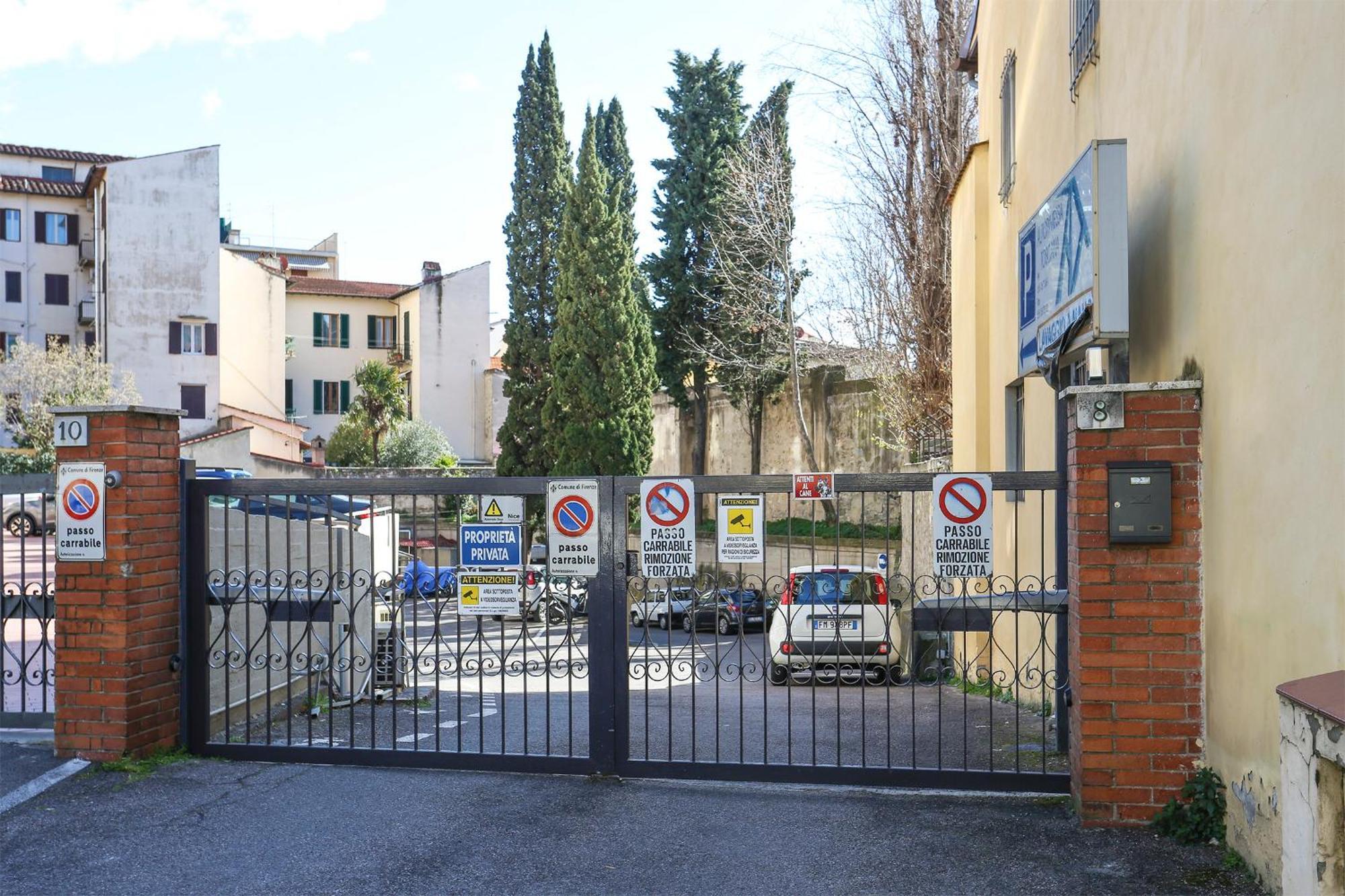 La Tua Casa A Firenze Con Parcheggio Privato Per 2 Auto Διαμέρισμα Εξωτερικό φωτογραφία